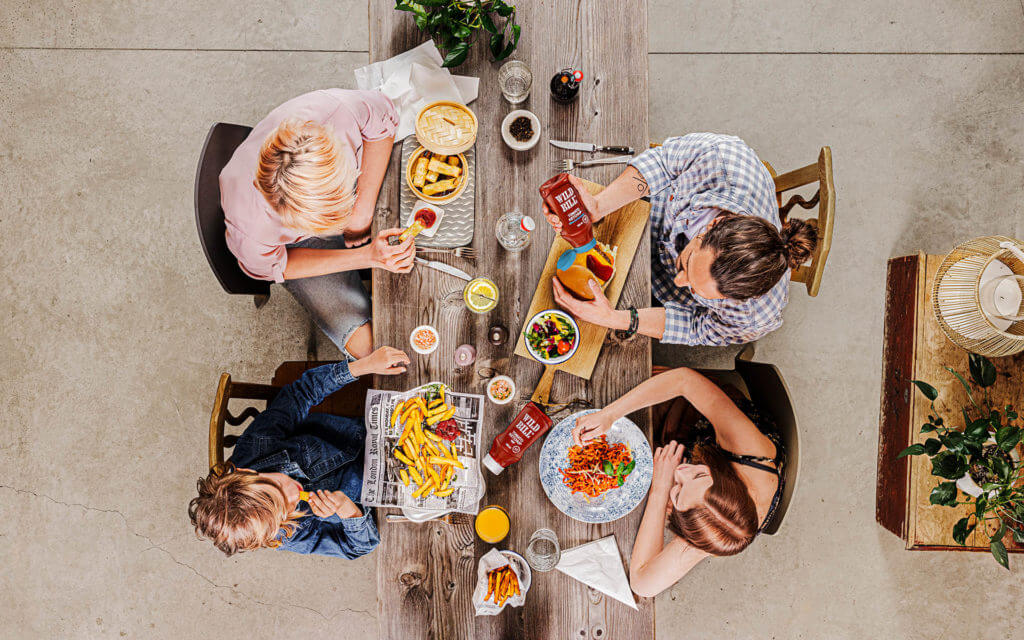 wildbill_people-eating-on-table